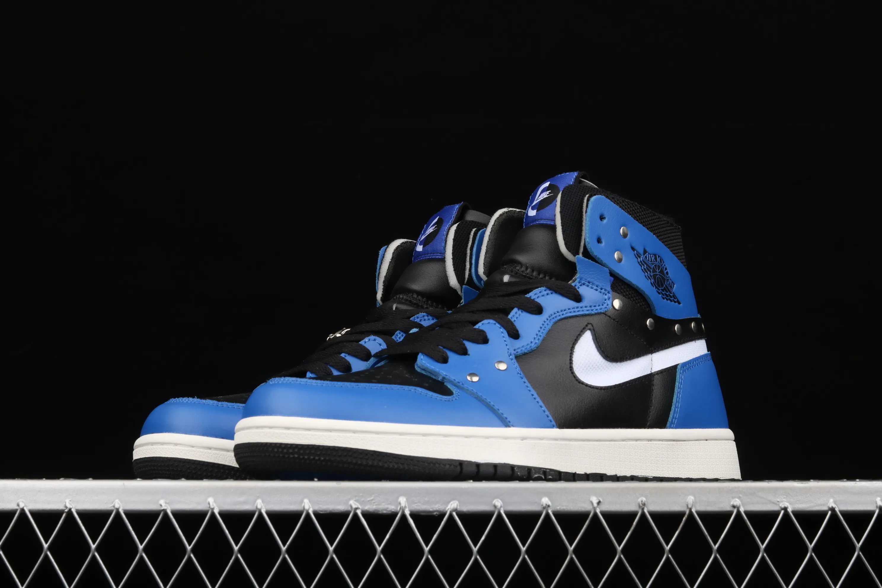 All categories Air Jordan Jordan series basketball shoes Air Jordan 1 High Z version Air Jordan 1 Zoom Comfort SE "Hyper Royal" AJ1 Joe 1 metal rivets black and blue CZ1360-401